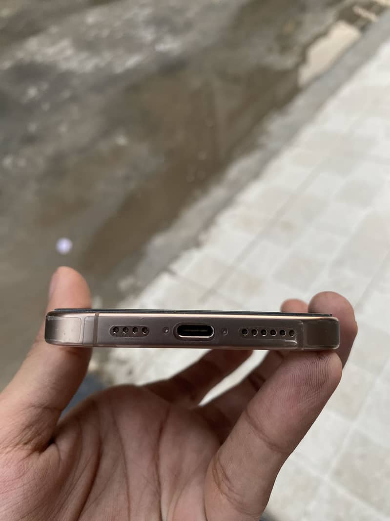 Apple iPhone 16 Pro Max 7