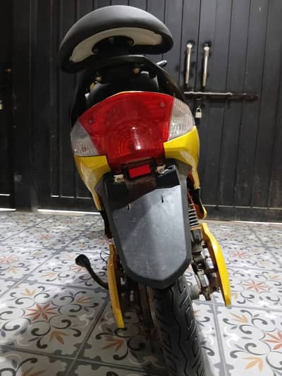 YJ Future Electric Scooter - Yellow & Black (New Batteries Installed)