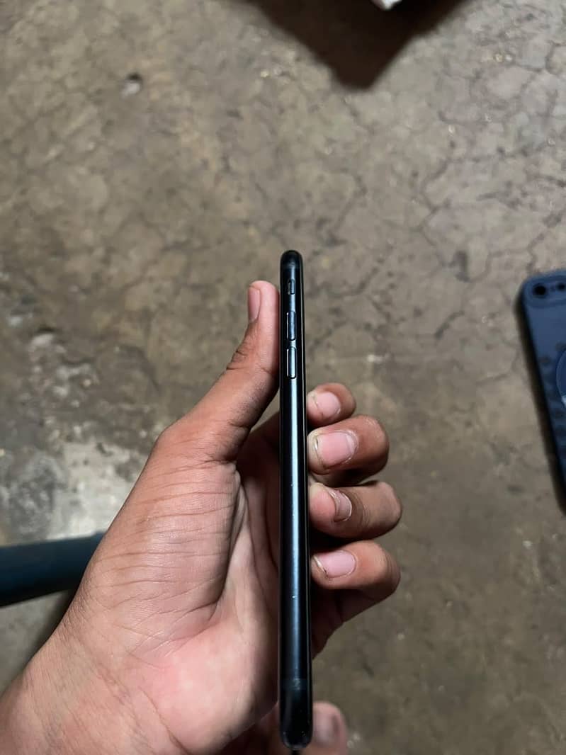 Apple iPhone SE 10