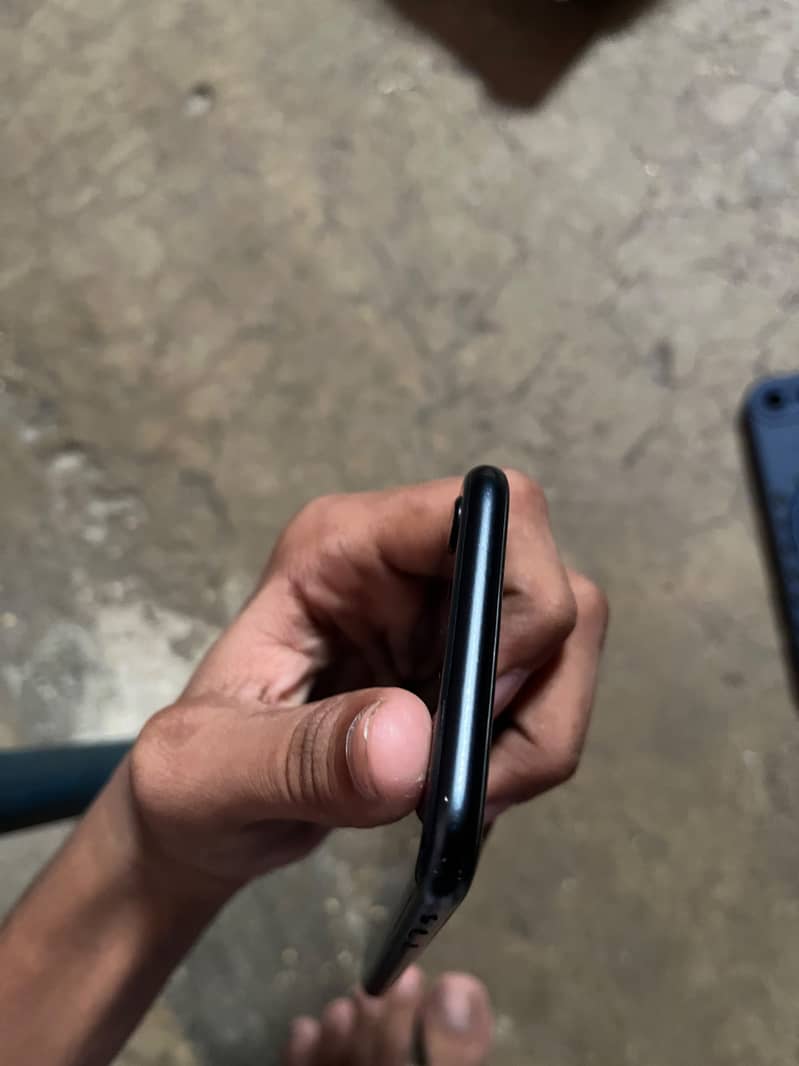 Apple iPhone SE 13