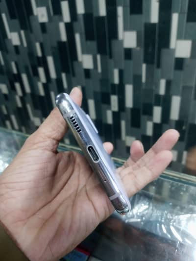 Samsung Mobile Quantum 2 5g ( Sim Working)