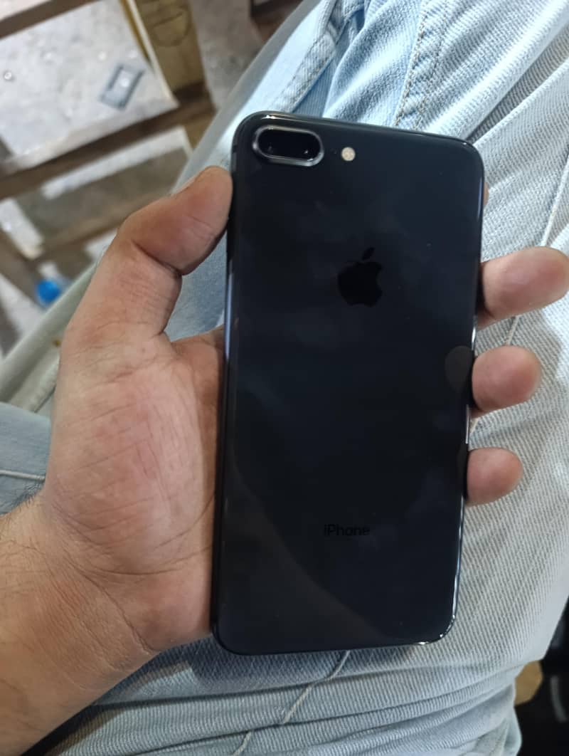 Apple iPhone 8 Plus 0