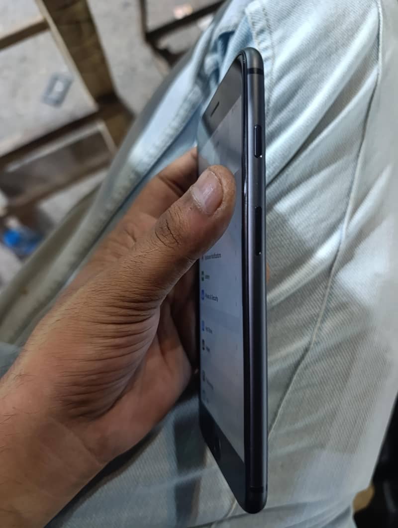 Apple iPhone 8 Plus 1