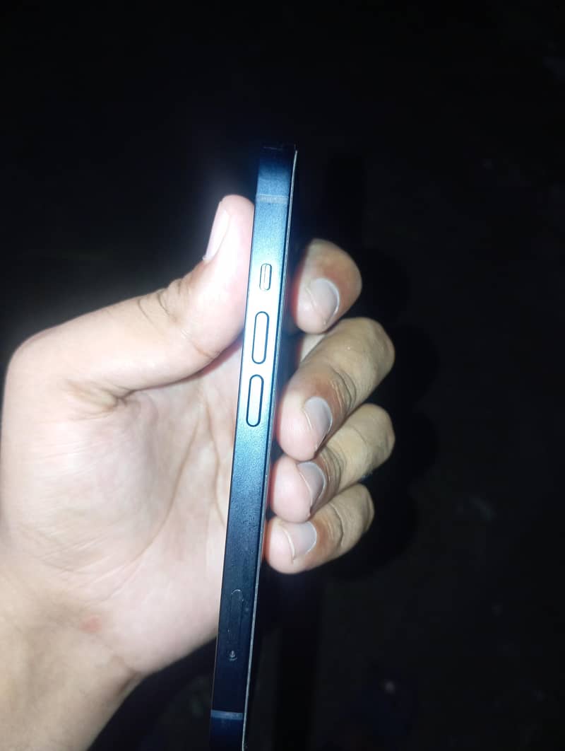 Apple iPhone 13 4