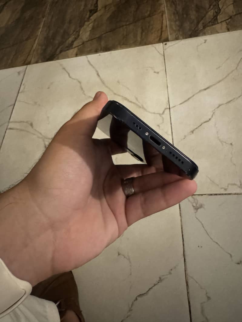 Apple iPhone 12 4