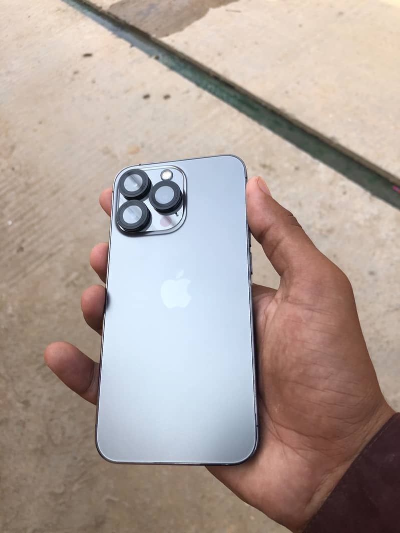 Apple iPhone 13 Pro 1