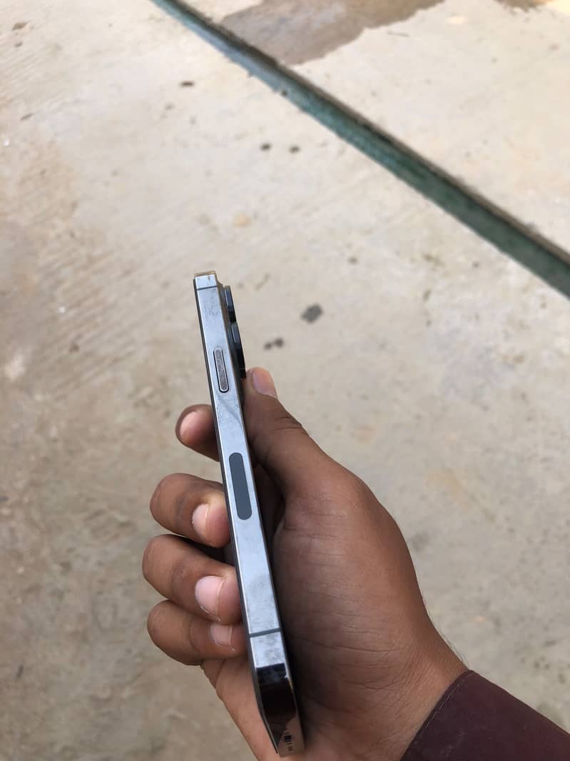 Apple iPhone 13 Pro 2