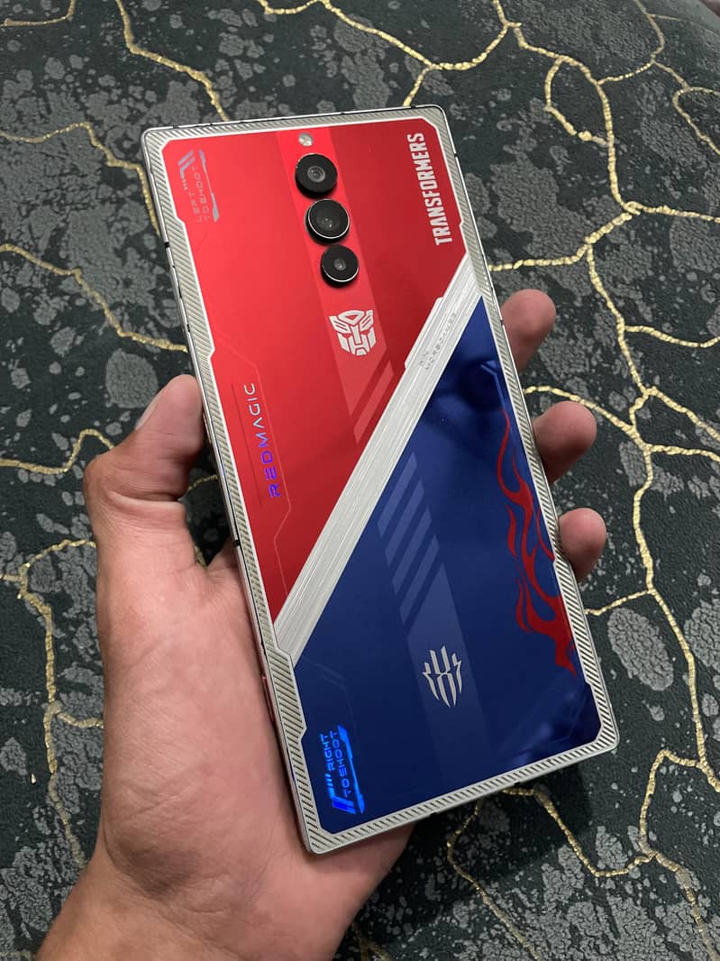 RedMagic 8 Pro+ Transformers Edition 0