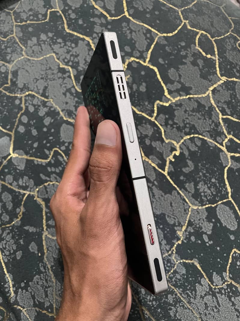 RedMagic 8 Pro+ Transformers Edition 3