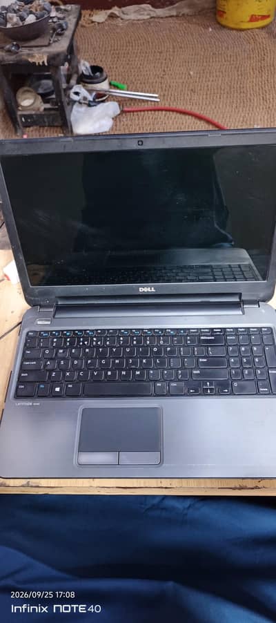 dell laptop penal mai side main chota sa shade hain bs jaha battery ha