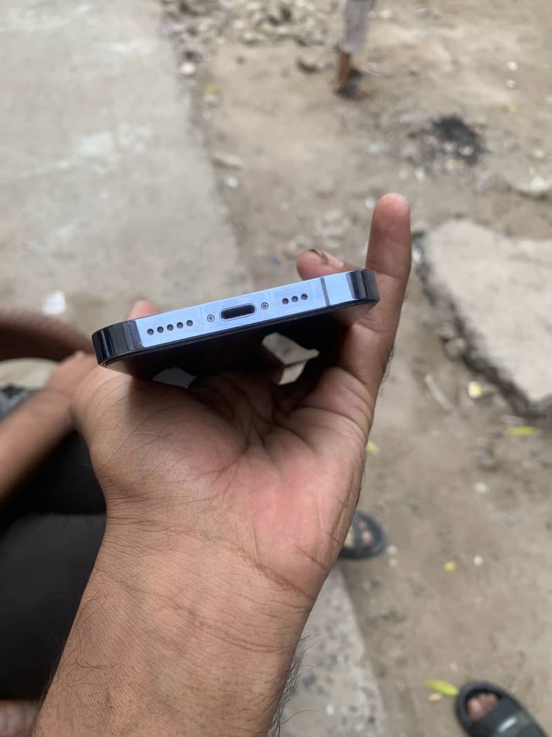 Apple iPhone 13 Pro 1