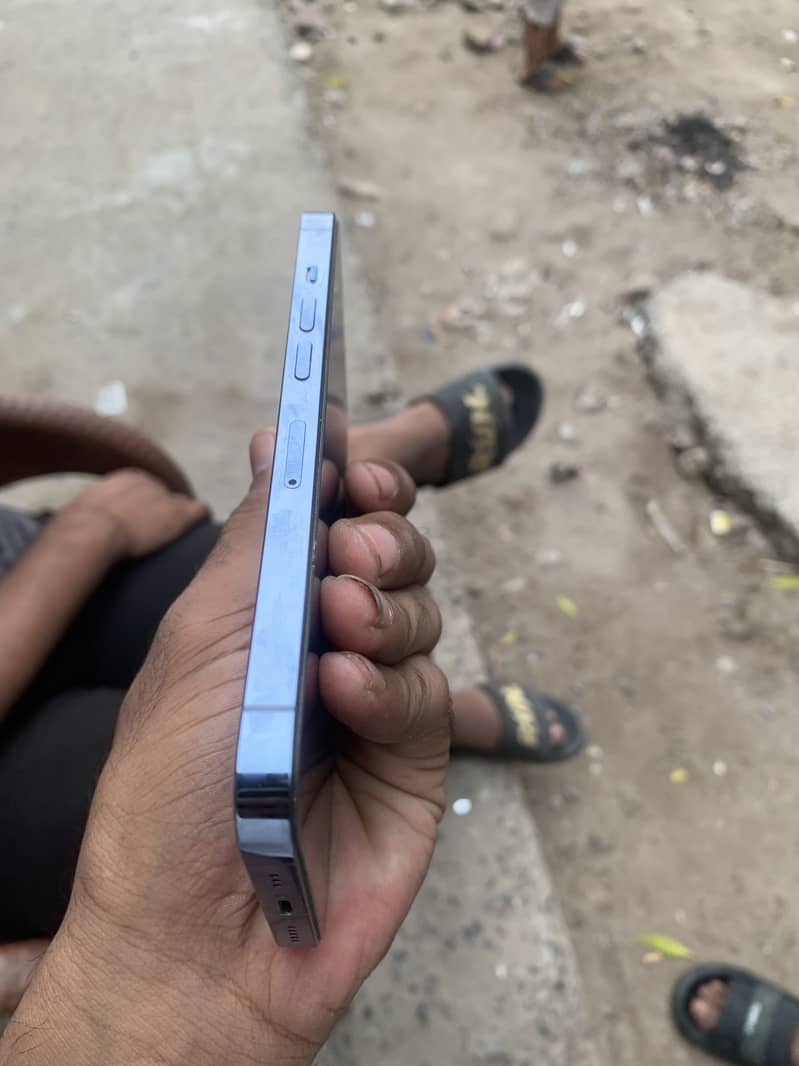 Apple iPhone 13 Pro 3