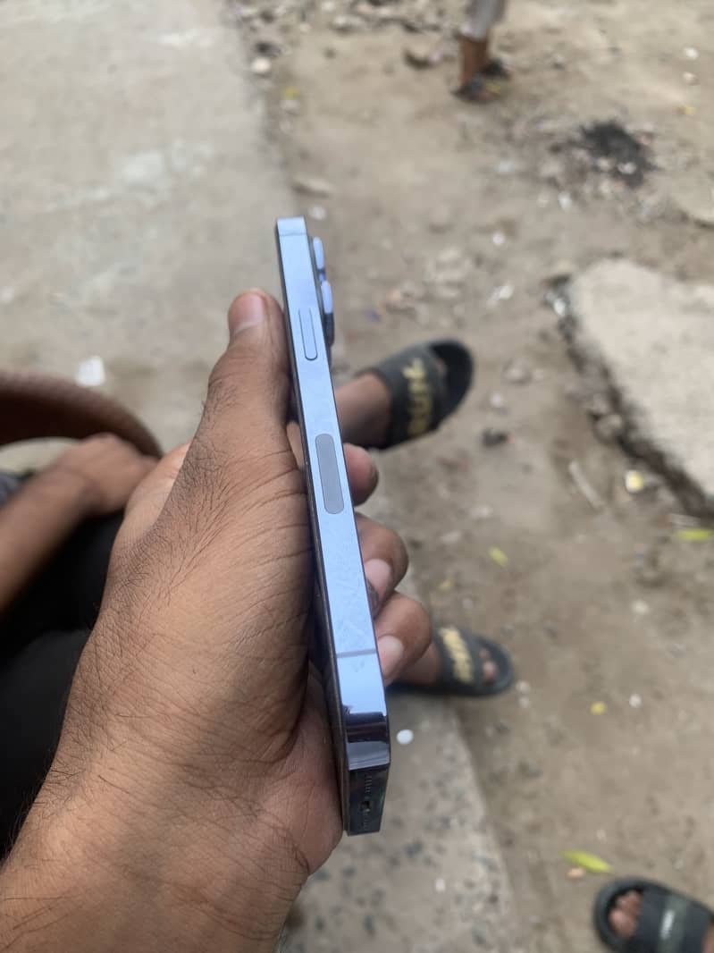 Apple iPhone 13 Pro 4