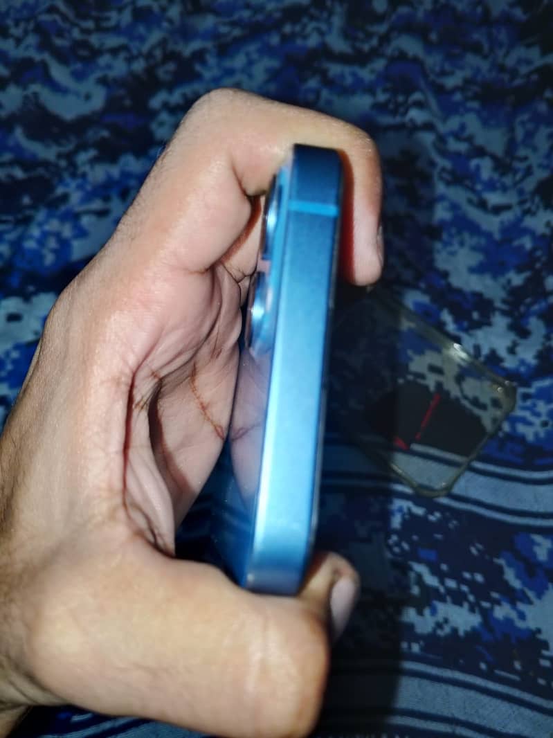 Apple iPhone 13 3