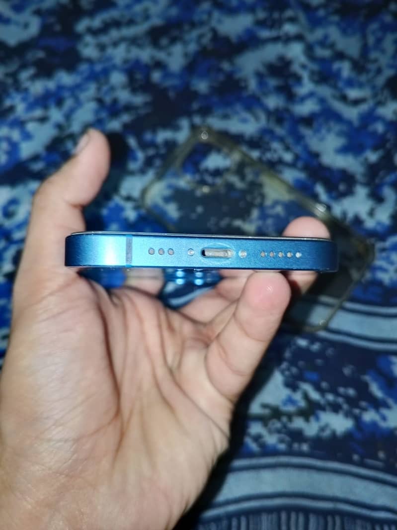 Apple iPhone 13 10