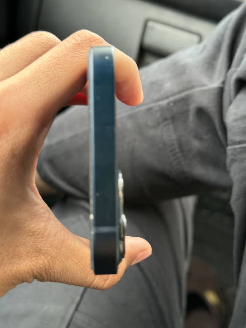 Apple iPhone 13 2