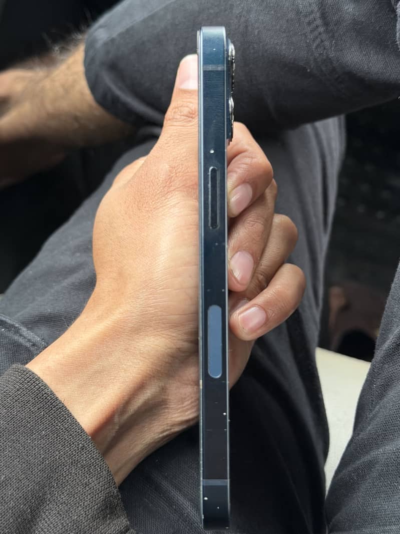 Apple iPhone 13 4
