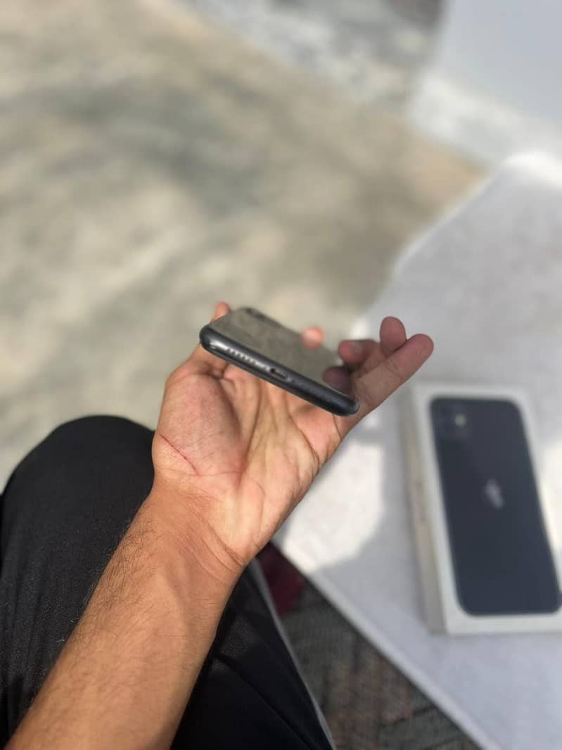 Apple iPhone 11 7
