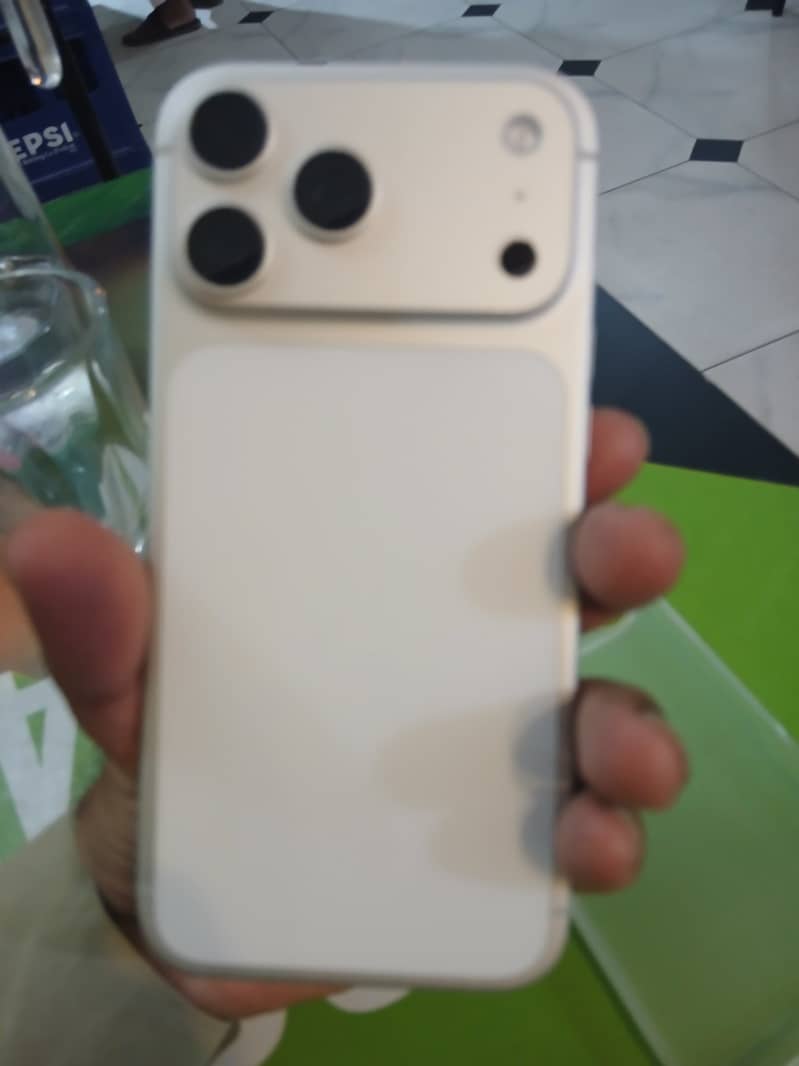 Apple iPhone 17 Pro Max 2