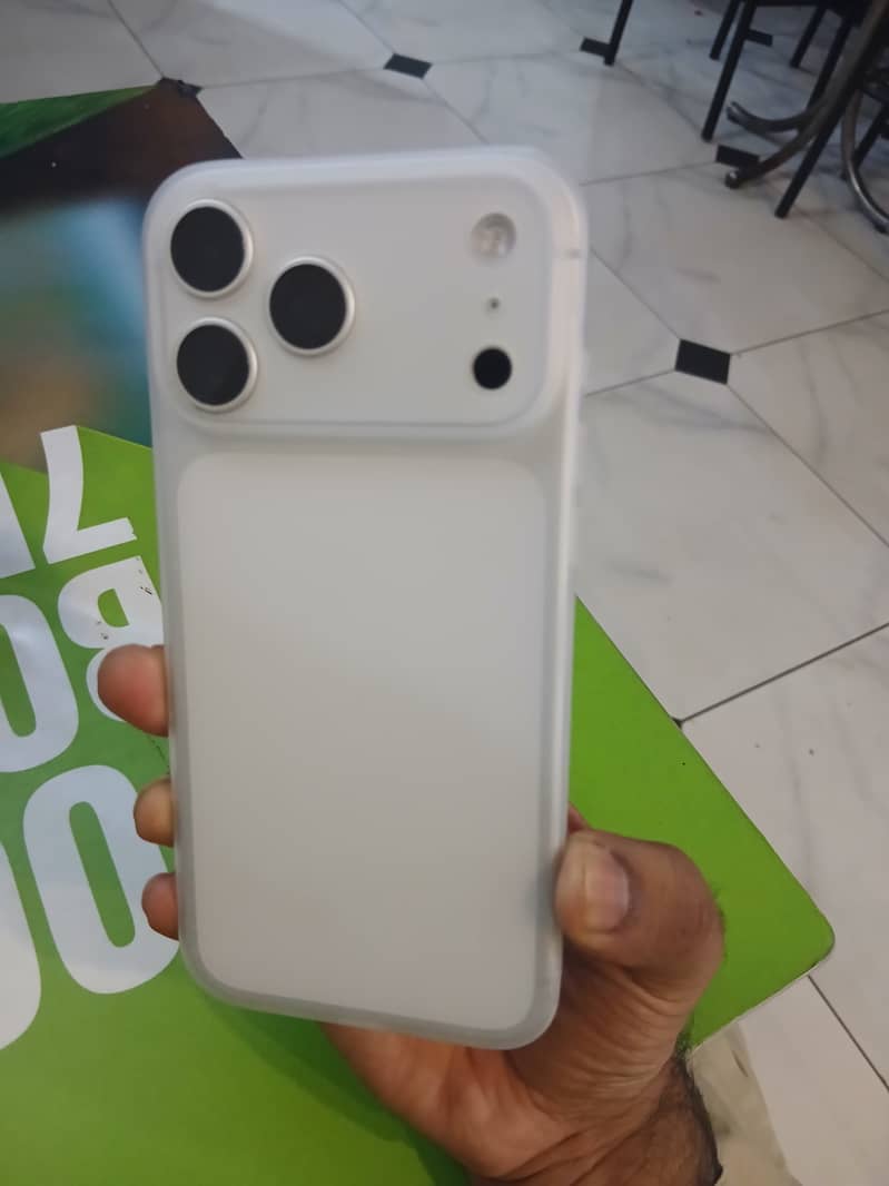 Apple iPhone 17 Pro Max 3