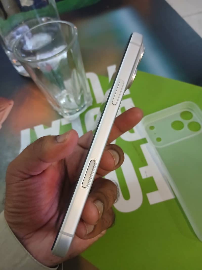 Apple iPhone 17 Pro Max 5