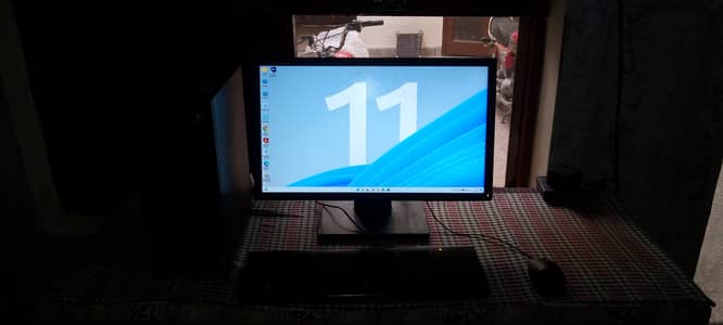 Lenovo Workstation with Dell LED