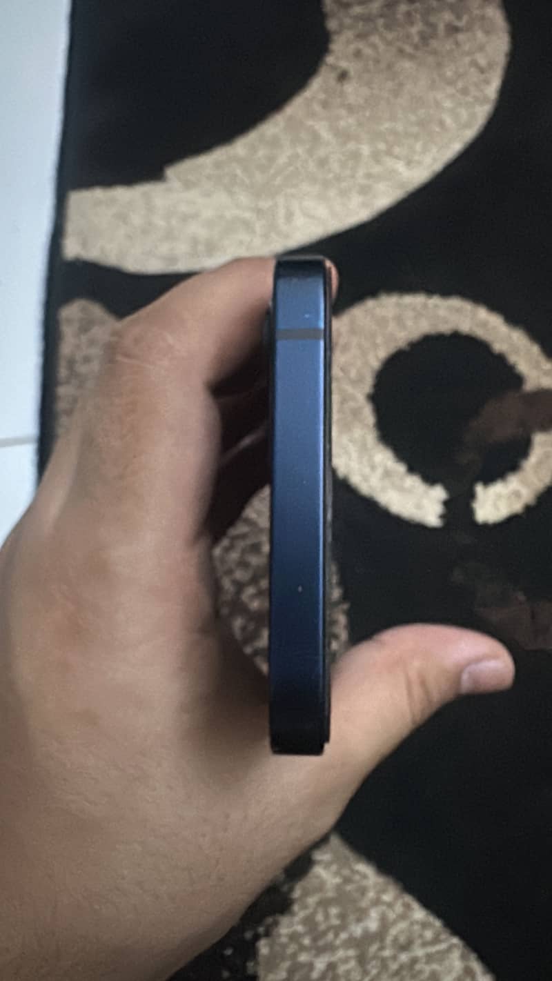 Apple iPhone 12 3
