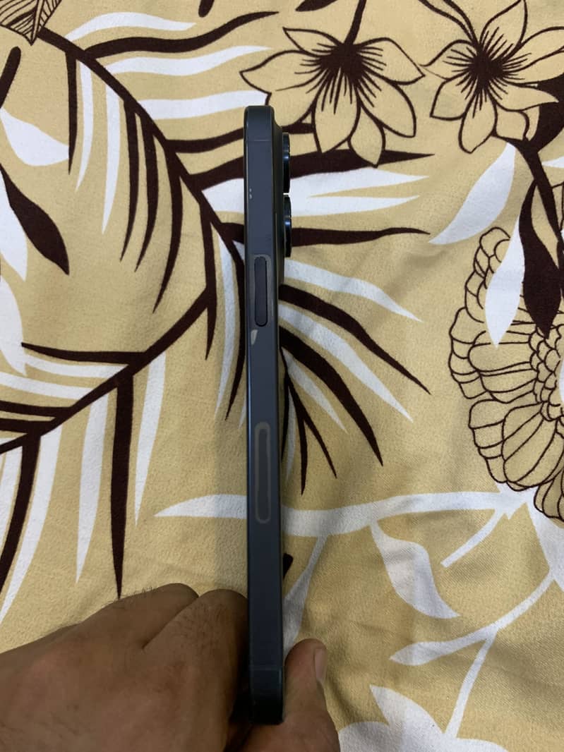 Apple iPhone 15 Pro Max 0