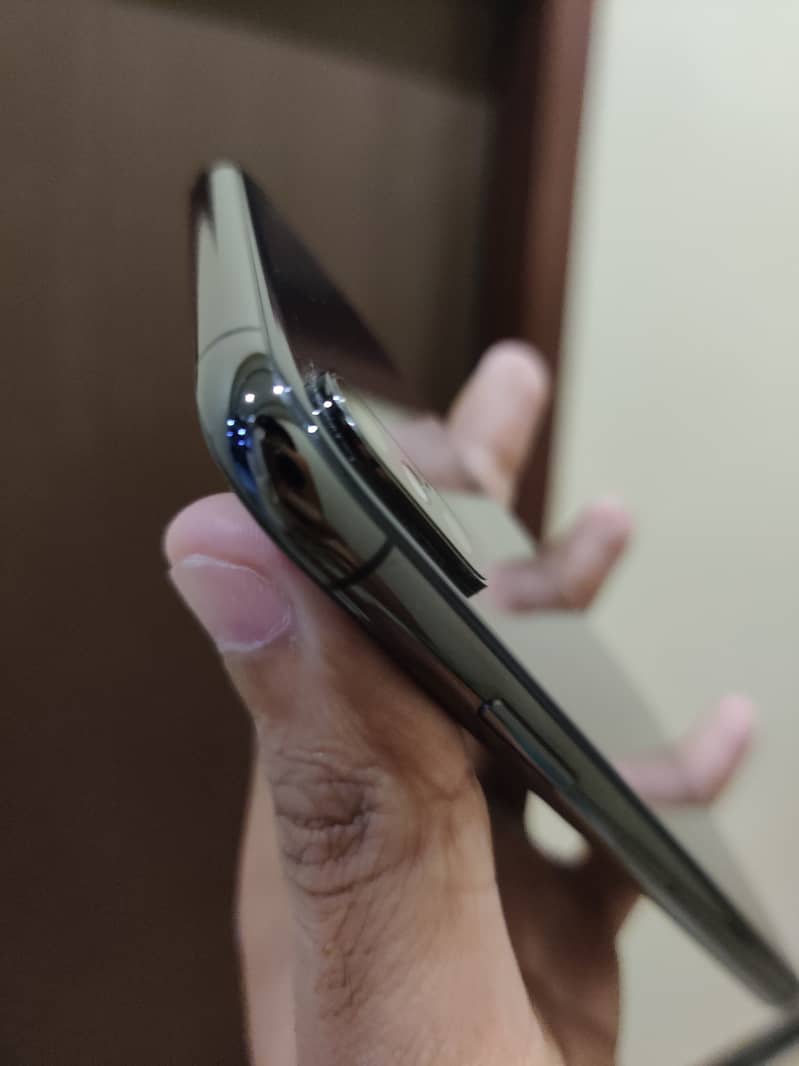 Apple iPhone XS 1