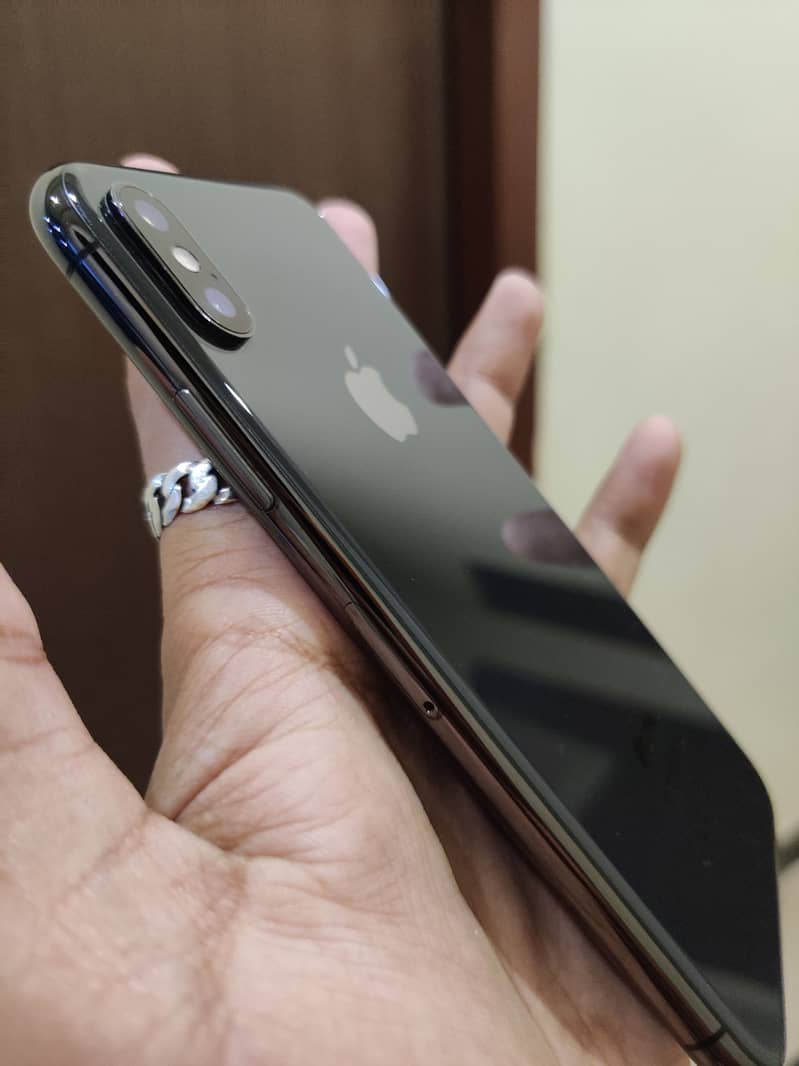 Apple iPhone XS 5