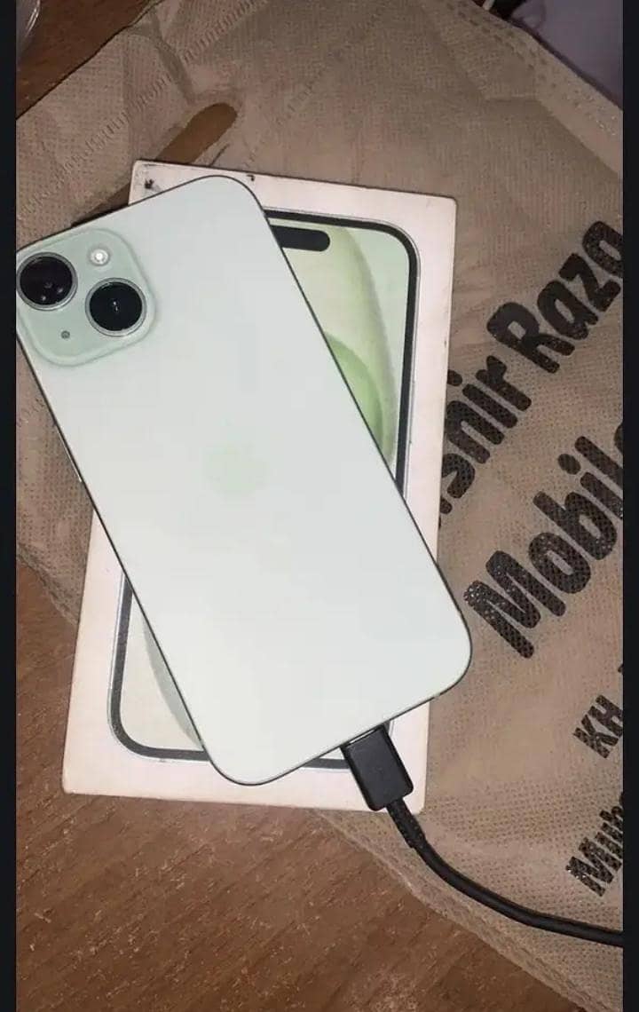 Apple iPhone 15 3