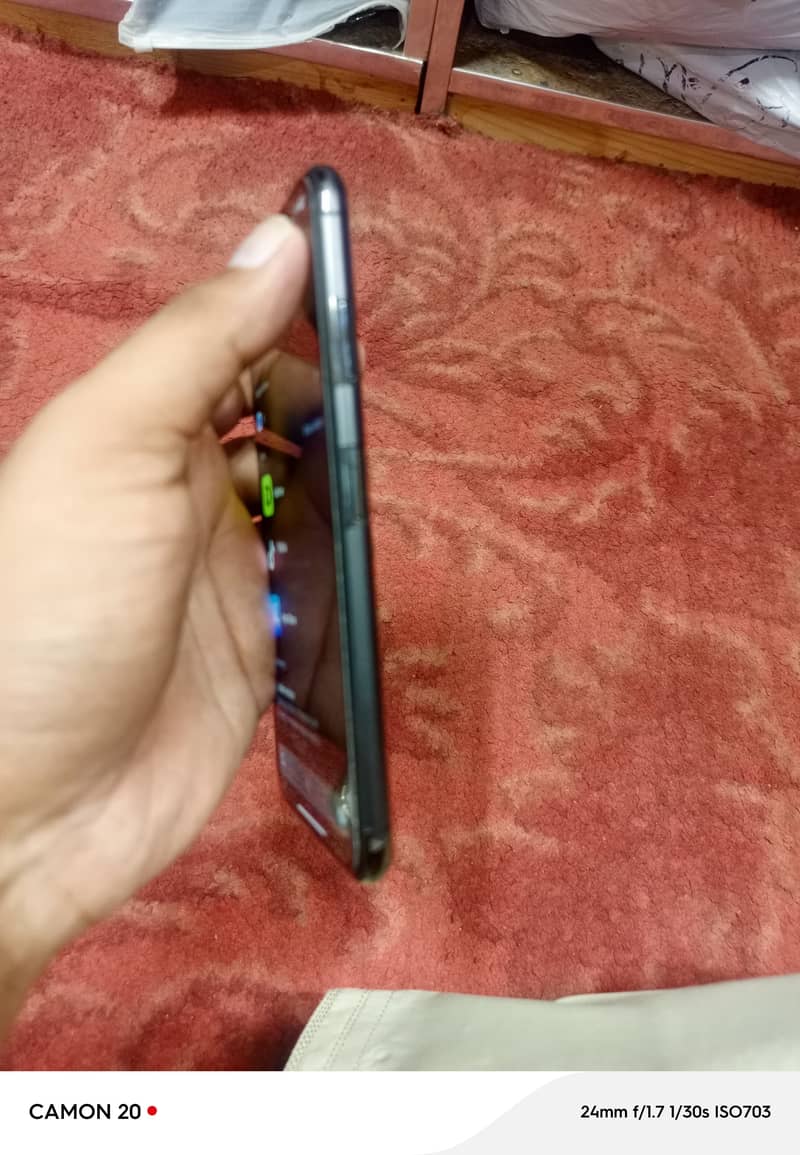 Apple iPhone Xs max 1