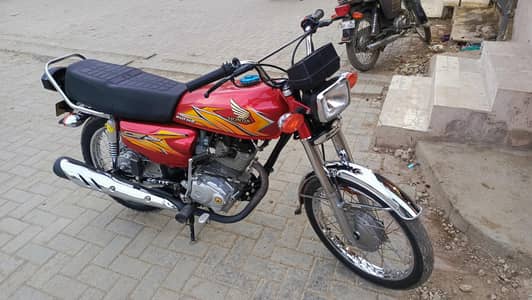 Honda 125 Red colour Karachi number first owner