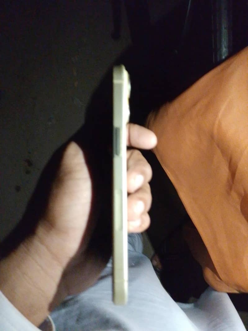 Apple iPhone 15 3