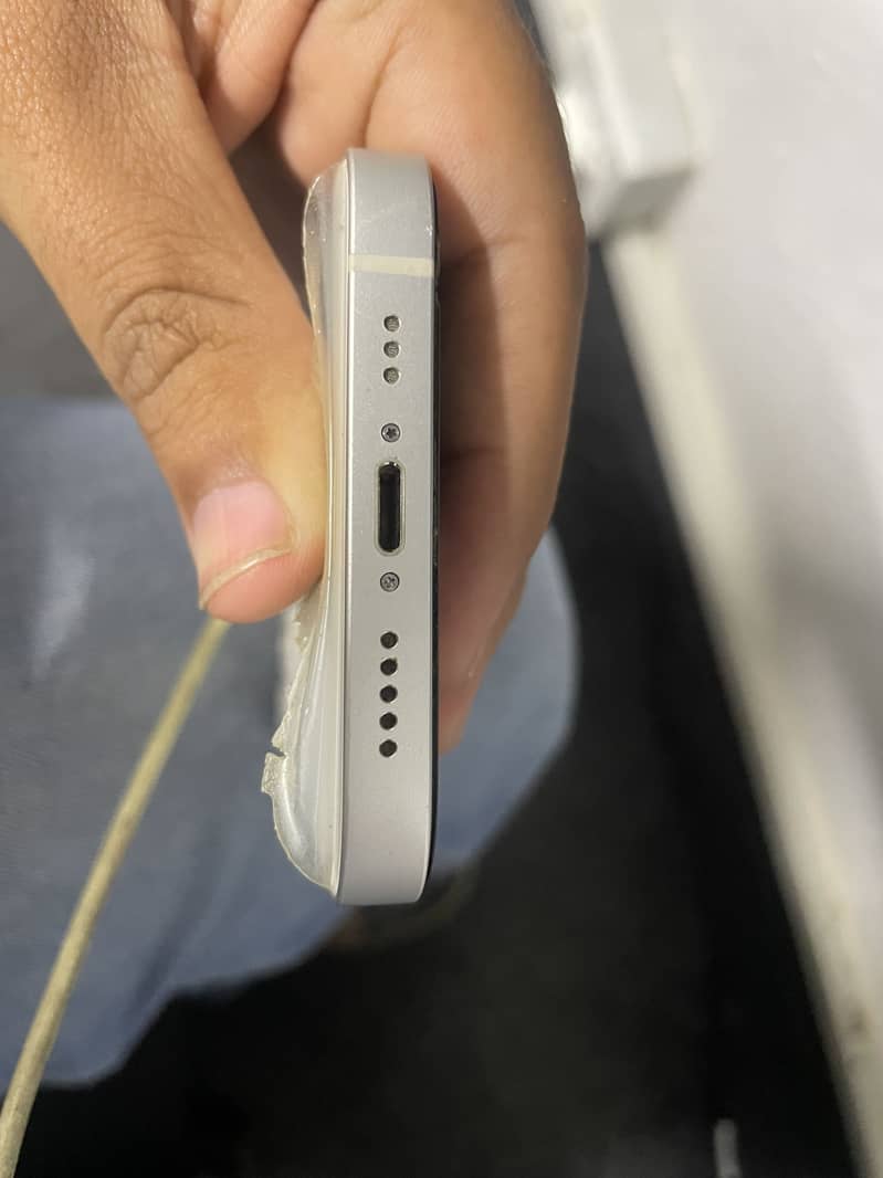 Apple iPhone 13 2