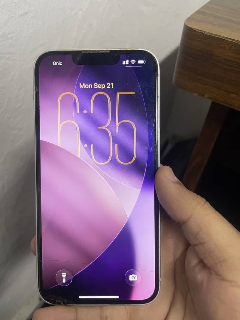 Apple iPhone 13 5