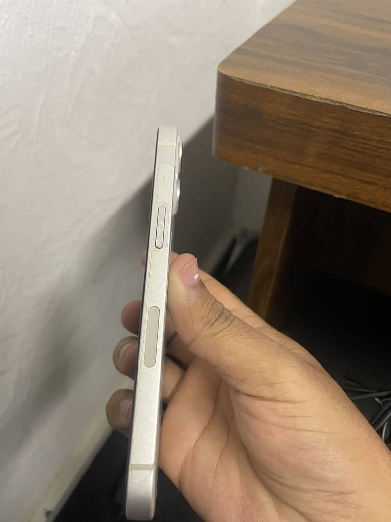Apple iPhone 13 6