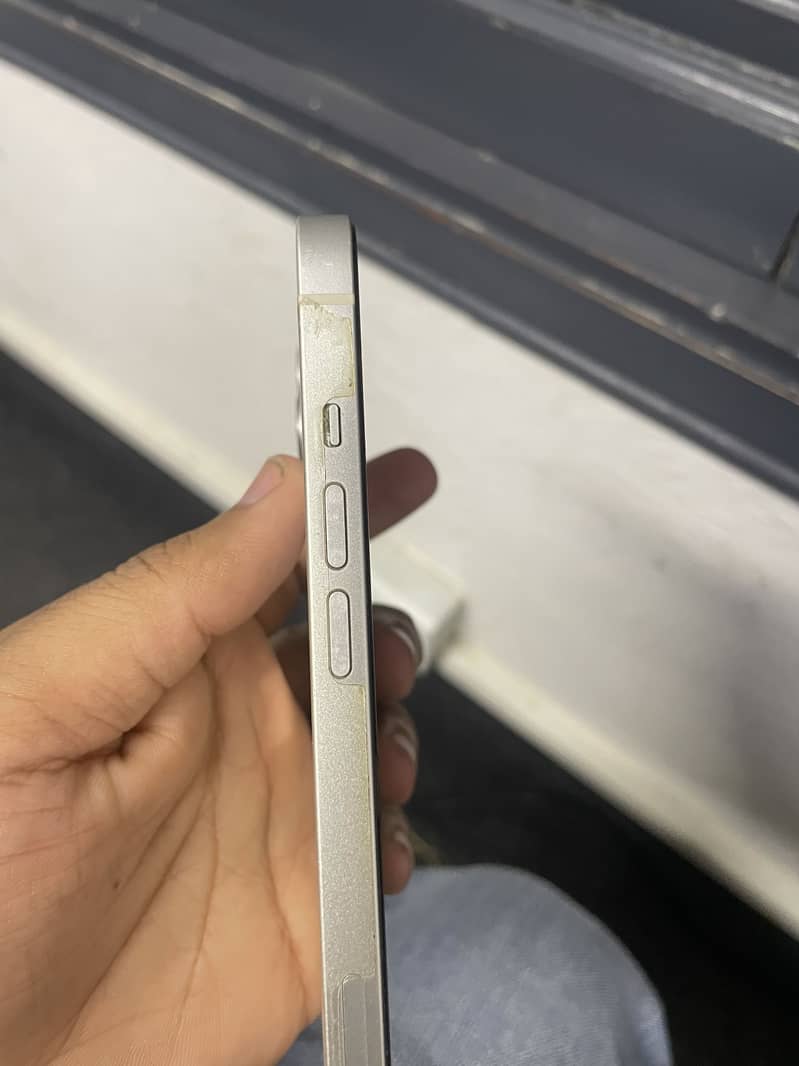Apple iPhone 13 7