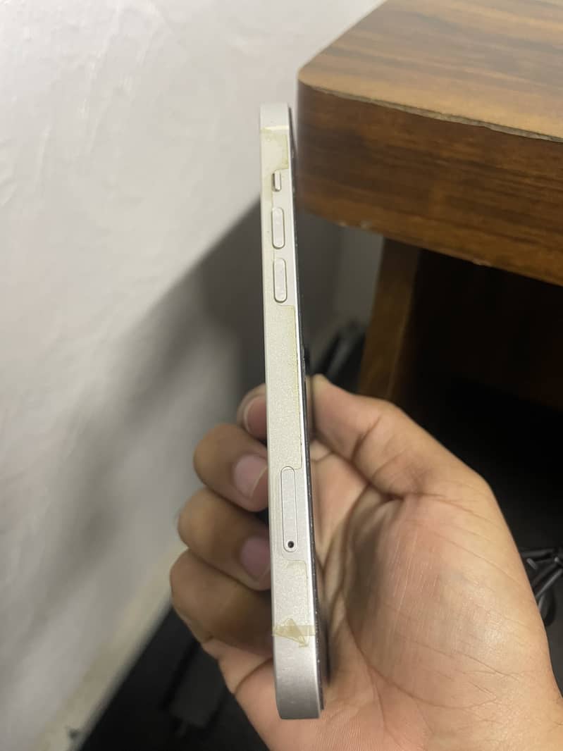 Apple iPhone 13 9