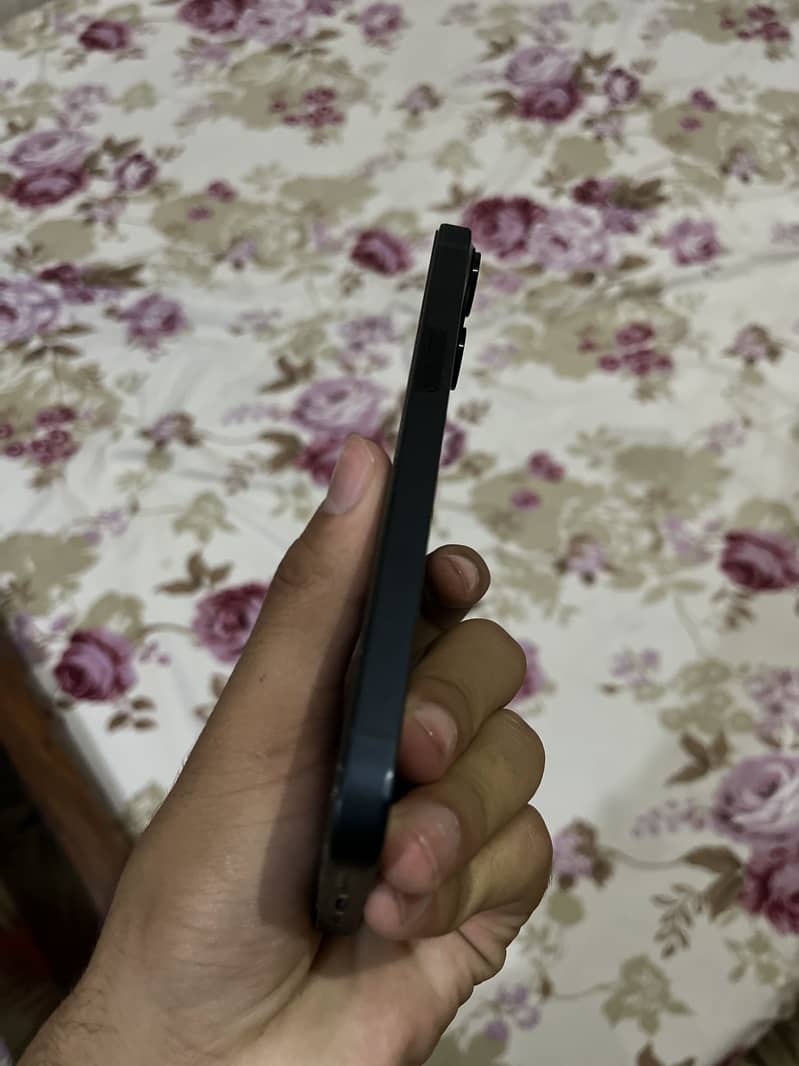Apple iPhone 13 1