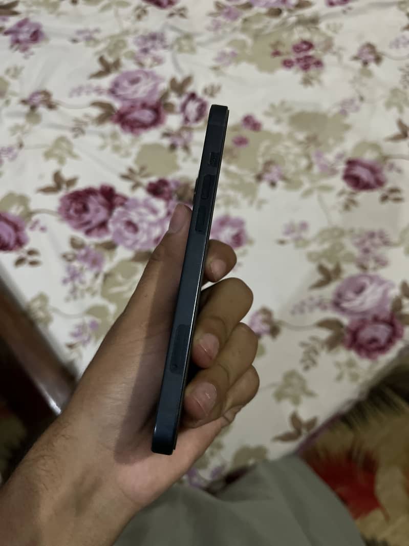 Apple iPhone 13 3
