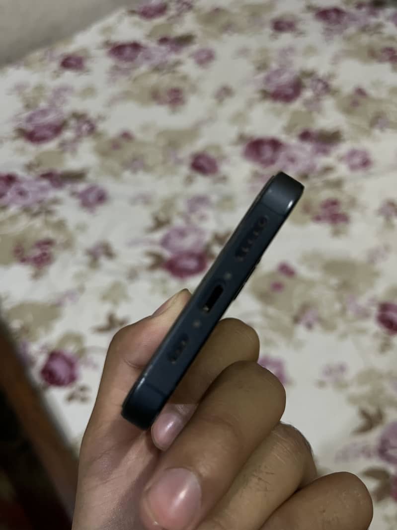Apple iPhone 13 4