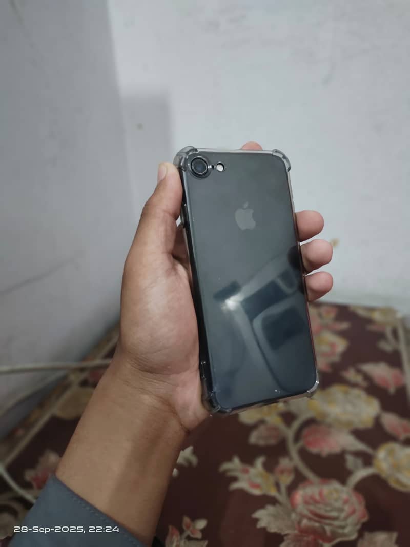 Apple iPhone 7 2