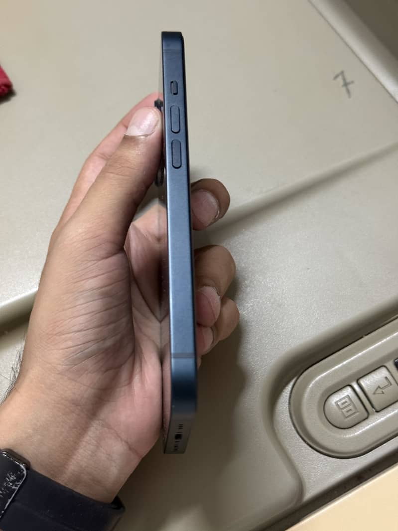 Apple iPhone 14 4