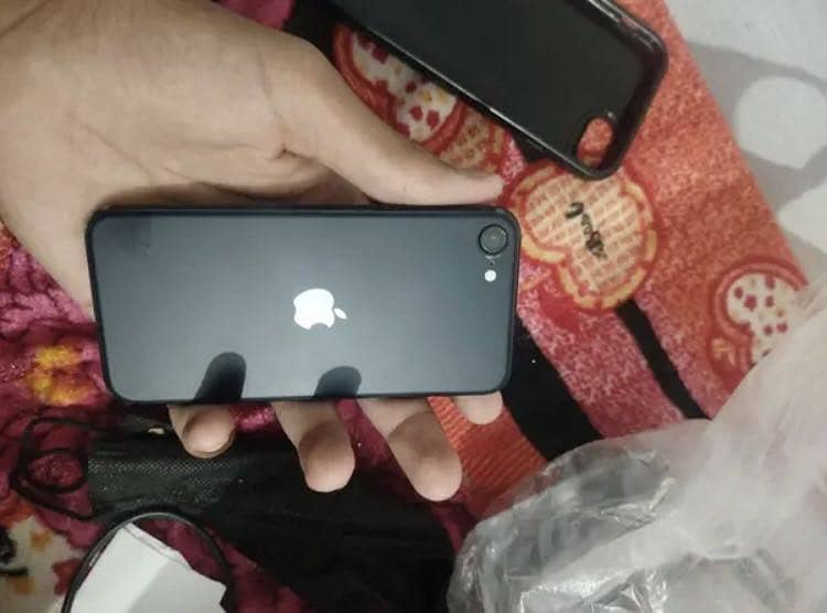 Apple iPhone SE 0