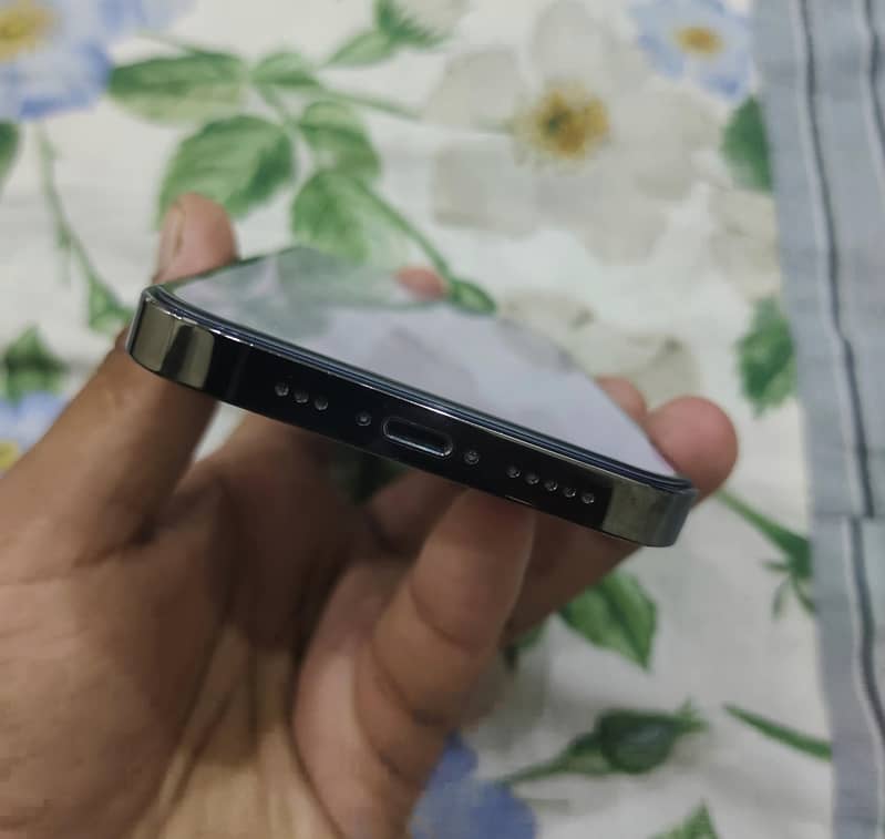 Apple iPhone 13 Pro 8