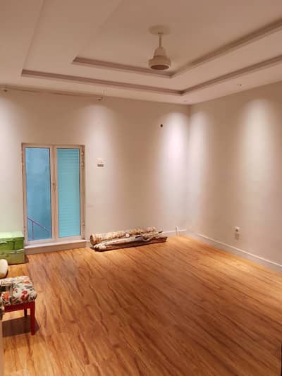 10 Marla House For Sale in Main Cantt