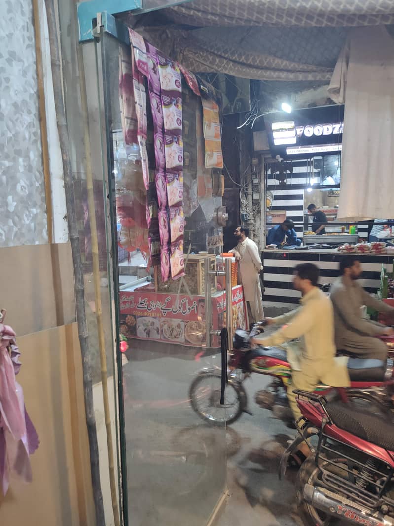 چلتا ہوا کاسمیٹک برائے فروخت ارجنٹ سیل کرنا ہے ج 5
