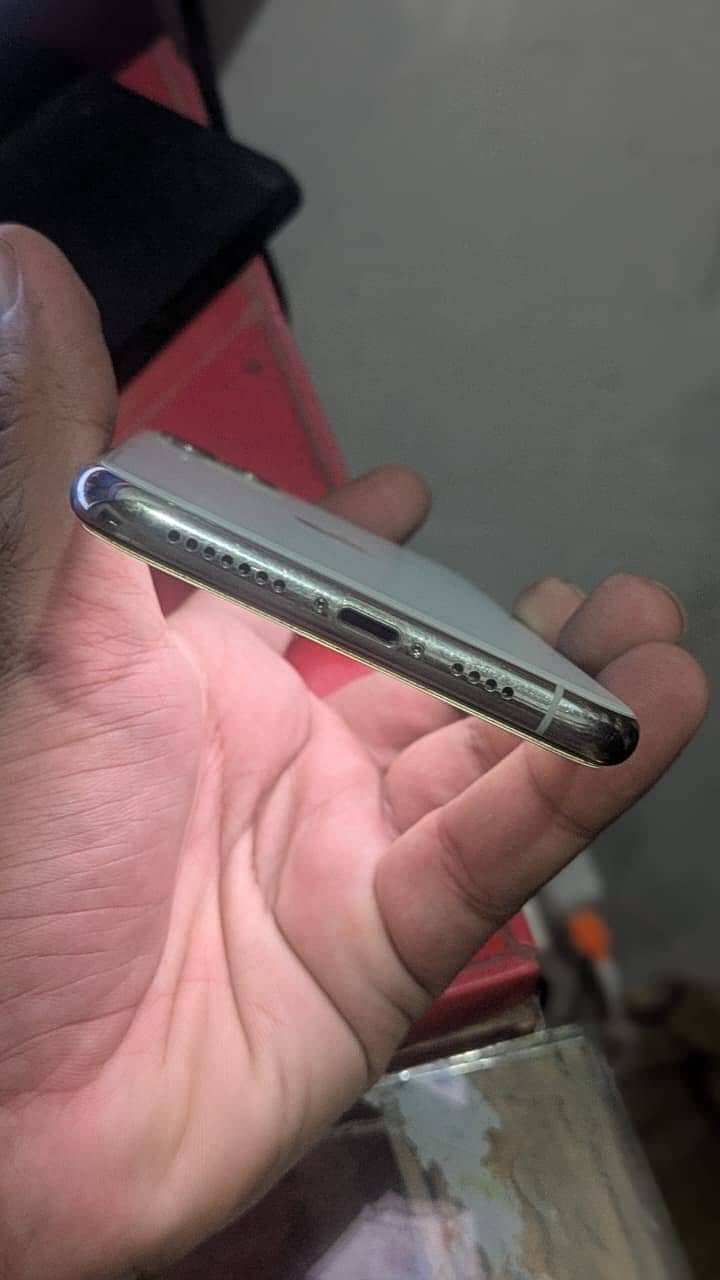 Apple iPhone 11 Pro Max 2