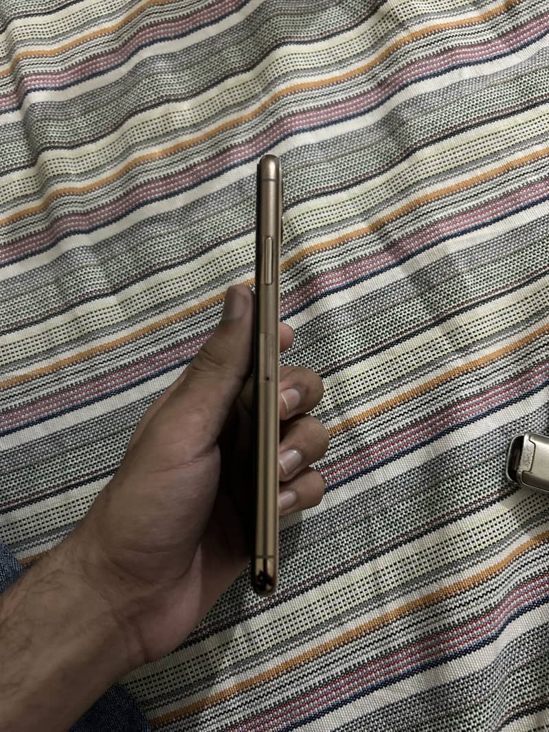 Apple iPhone 11 Pro Max 3